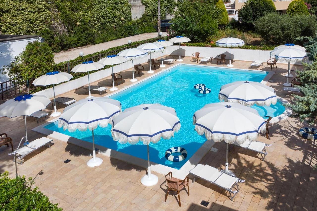 Mure Hotel Нумана Екстериор снимка
