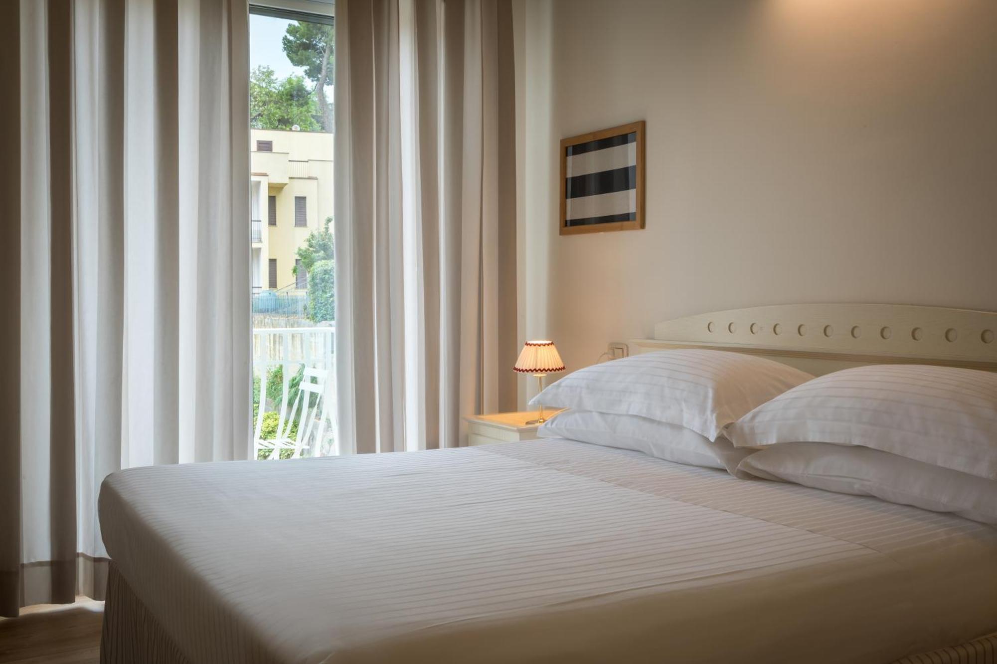 Mure Hotel Нумана Екстериор снимка